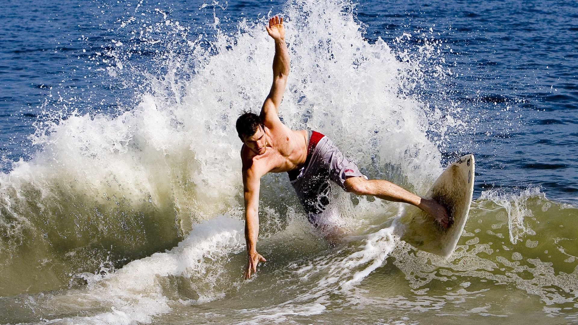 关键比赛时刻，球队士气高涨表现出色，鼓励球队士气的短文